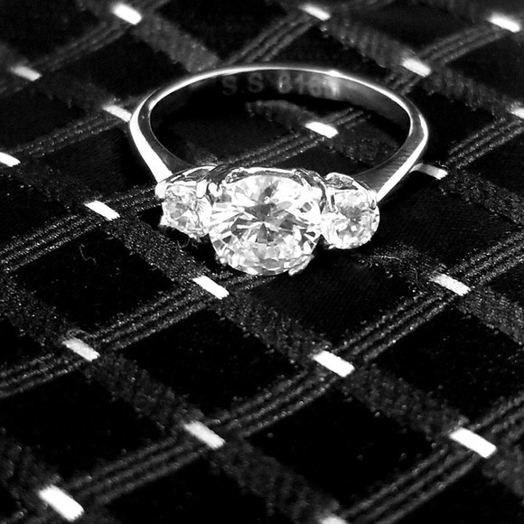 New stainless steel ring with CZs size‎ 6 - Picture 1 of 4